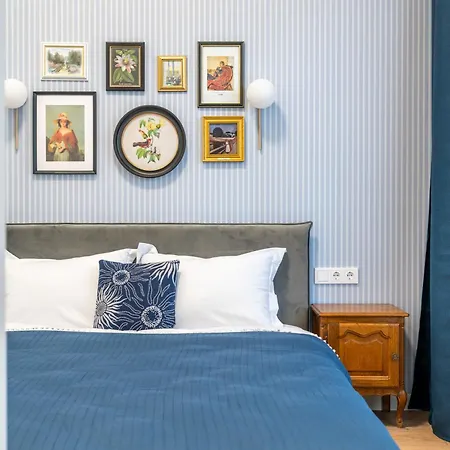 Stylish With Balcony & Old Town Charm *