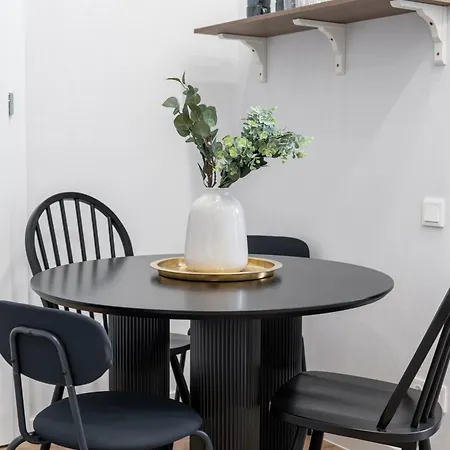 Stylish With Balcony & Old Town Charm Appartement *