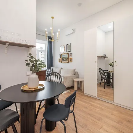 Appartement Stylish With Balcony & Old Town Charm