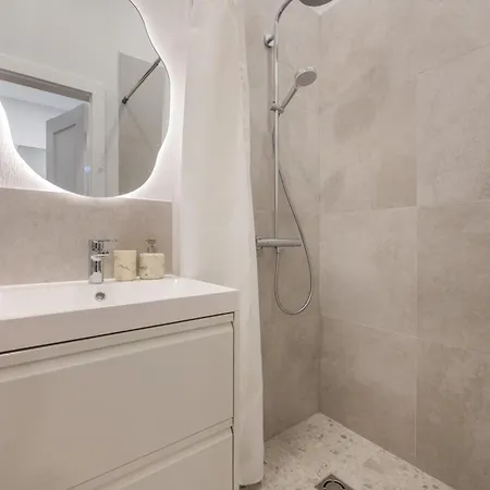 Stylish With Balcony & Old Town Charm Appartement Vilnius