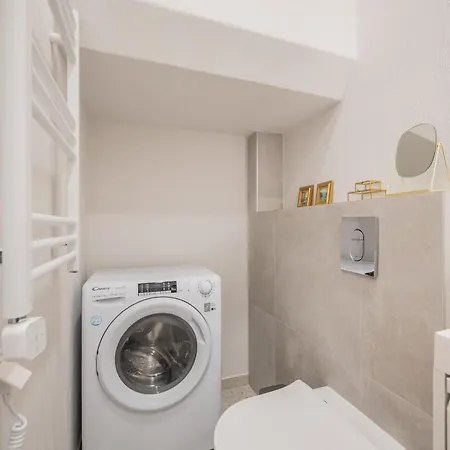 Stylish With Balcony & Old Town Charm Appartement Vilnius