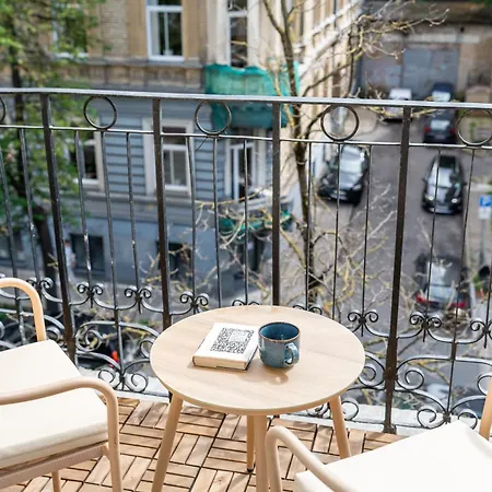 Appartement Stylish With Balcony & Old Town Charm *